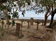 Вид на морское кладбище, остров Чапвани (фото А.А. Банщиковой)