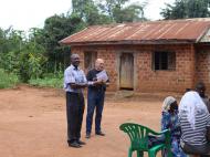 Антрополог Д.М.Бондаренко и Mr. Paul перед работой с информантами, деревня Капеке